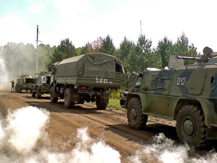 Đoàn xe quân sự của Nga trong huấn luyện